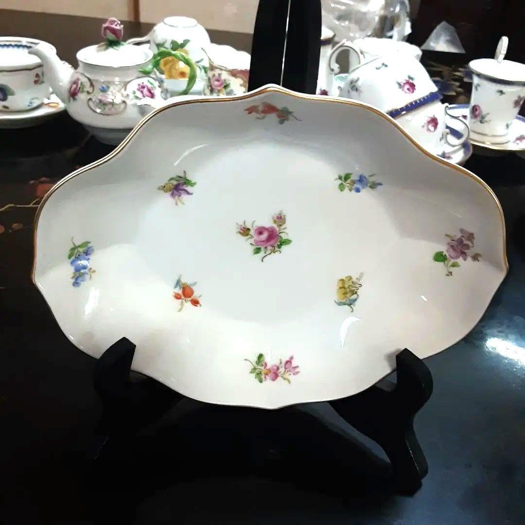 ロイヤルコペンハーゲン メガ フルーテッド ボウル 花柄の陶器 2個 ロイヤルコペンハーゲン メガ フルーテッド ボウル 花柄の陶器 2個